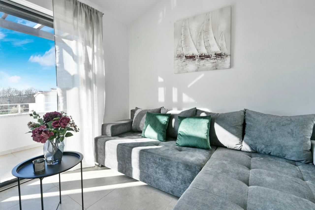 R2 Apartment By Residence Rudan Vizinada Exterior photo